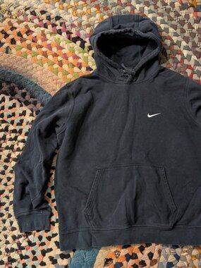 Nike black hoodie with white swoosh Size XL #swoosh #athleisure